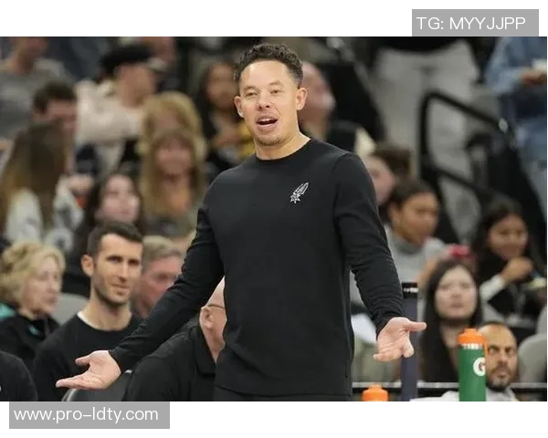 米奇约翰逊谈球队表现：全队急躁影响发挥不仅仅是文班的问题